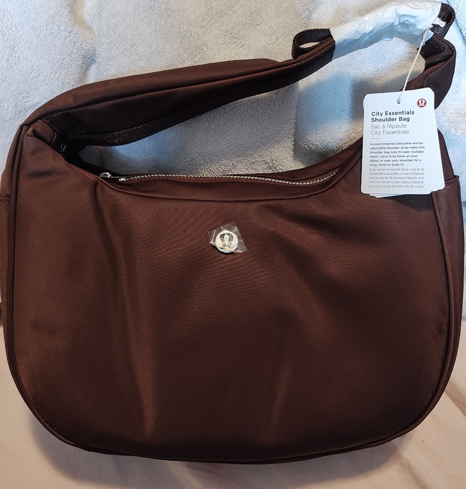 Lululemon city essentials shoulder bag LAVA CAKE